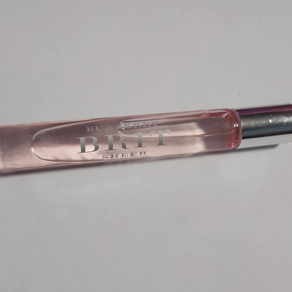 Burberry Brit sheer eau de toilette rollerball. 25 oz
